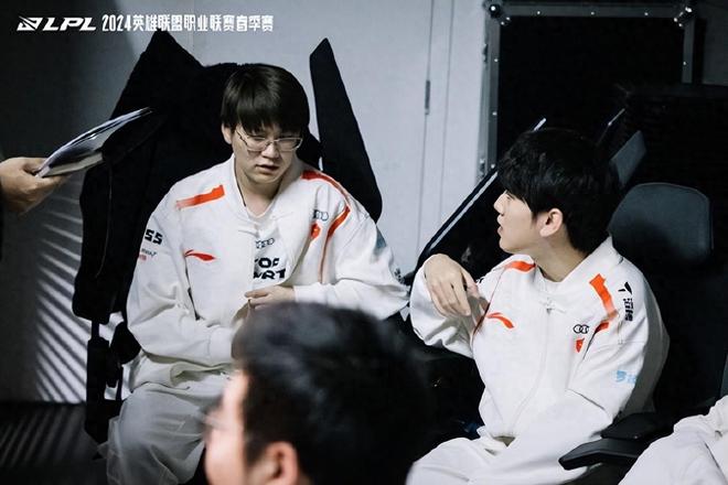 年轻打线的